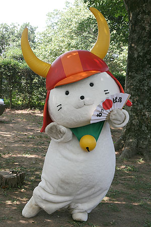 彦根城天守前広場登場の「ひこにゃん」 彦根城天守前広場登場の「ひこにゃん」